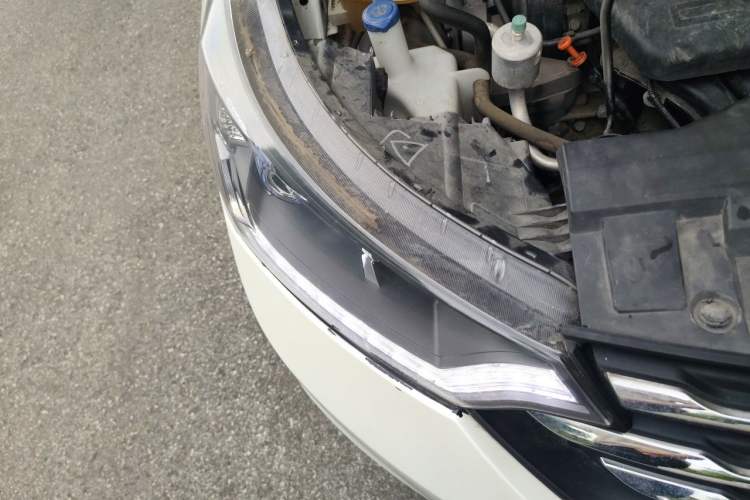 Used Dongfeng Aeolus AX7 2015 2.0L Manual Zhiyi Trim Right Front Headlight