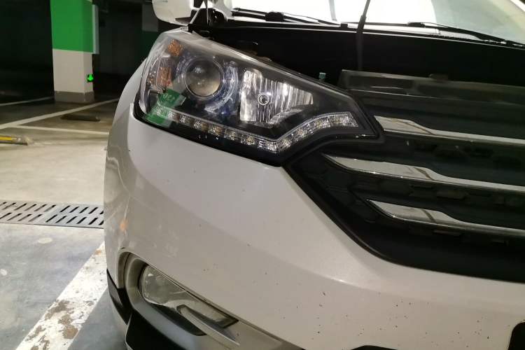 Used Dongfeng Aeolus AX7 2015 2.3L Automatic ZhiZun Version Right Front Headlight