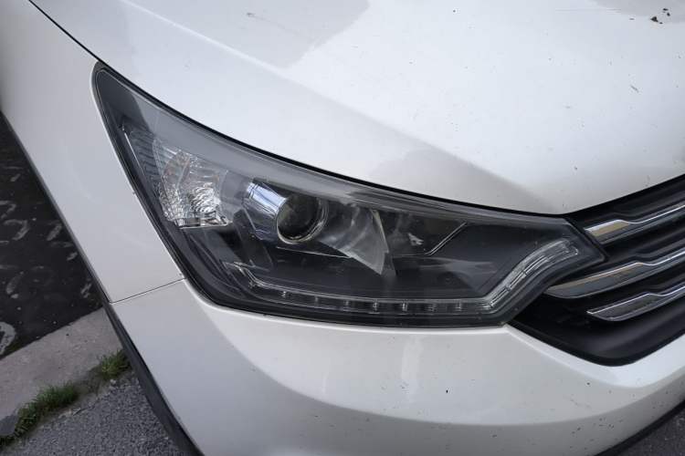 Used Dongfeng Aeolus AX7 2015 2.0L Automatic Zhiyue Version Right Front Headlight