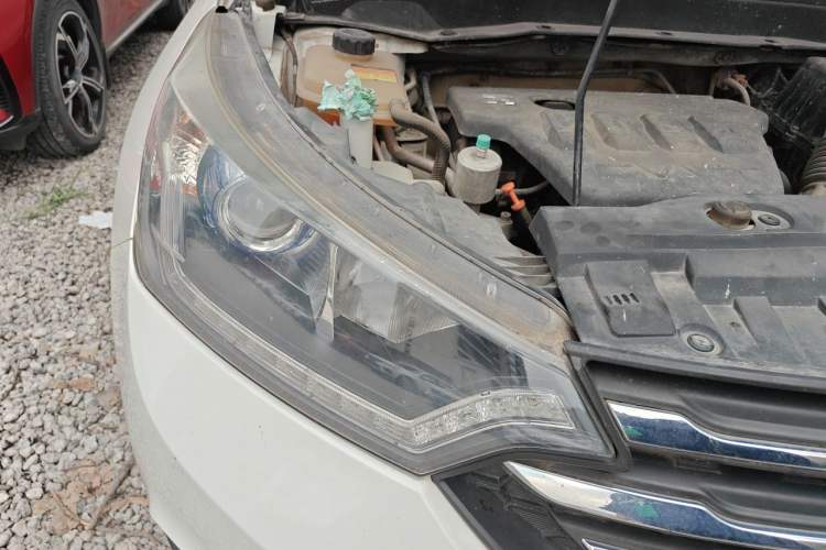 Used Dongfeng Aeolus AX7 2015 2.0L Manual Zhiyi Trim Right Front Headlight