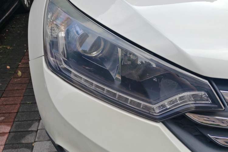 Used Dongfeng Aeolus AX7 2015 2.0L Automatic Zhiyi Trim Right Front Headlight