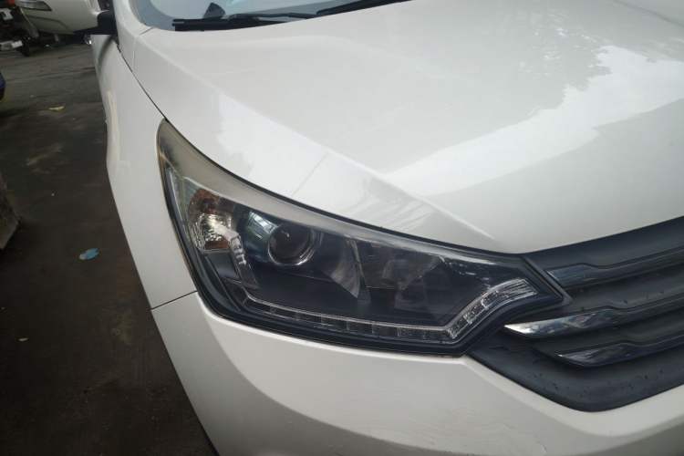 Used Dongfeng Aeolus AX7 2015 2.0L Automatic Zhiyi Trim Right Front Headlight