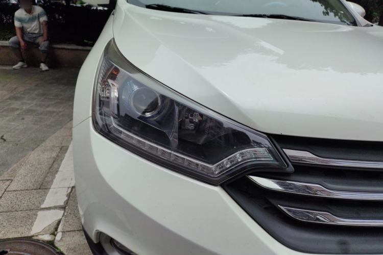Used Dongfeng Aeolus AX7 2015 2.0L Automatic Zhiyi Trim Right Front Headlight