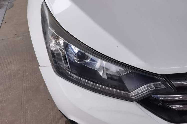 Used Dongfeng Aeolus AX7 2015 2.0L Automatic Zhiyue Version Right Front Headlight