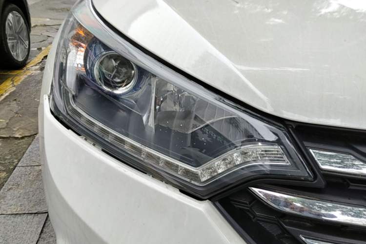 Used Dongfeng Aeolus AX7 2015 2.0L Automatic Zhiyi Trim Right Front Headlight