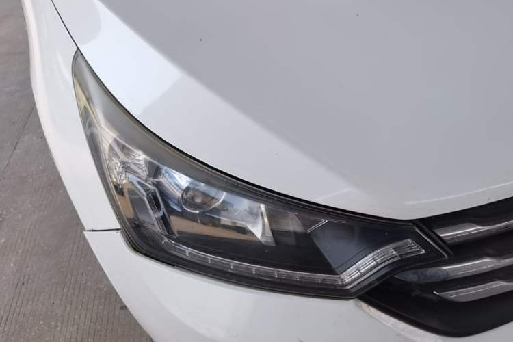 Used Dongfeng Aeolus AX7 2015 2.3L Automatic ZhiZun Version Right Front Headlight