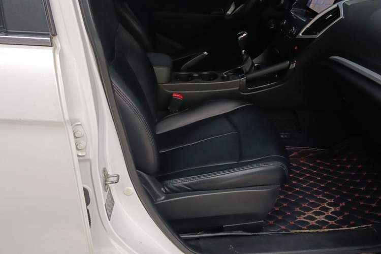 Used Dongfeng Aeolus AX7 2015 2.0L Manual Zhiyue Model Right Front Seat