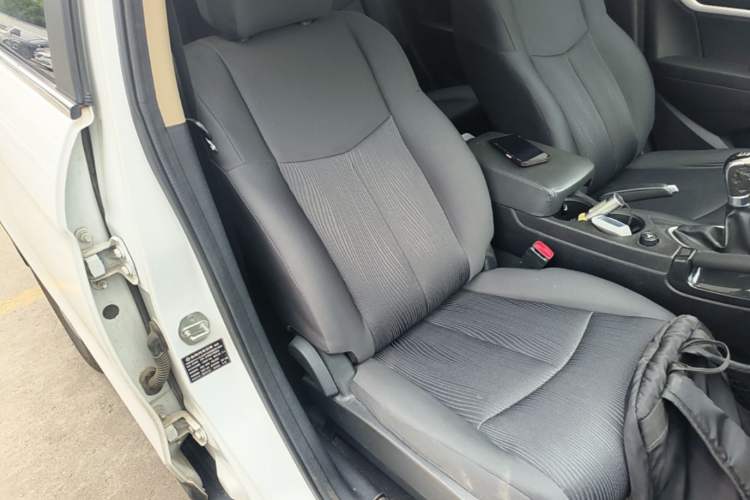 Used Dongfeng Aeolus AX7 2015 2.0L Manual Zhiyue Model Right Front Seat
