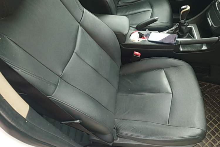 Used Dongfeng Aeolus AX7 2015 2.0L Manual Zhiyi Trim Right Front Seat