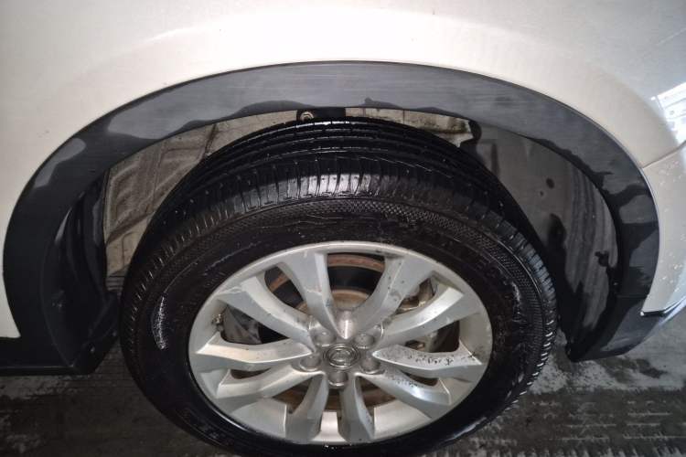 Used Dongfeng Aeolus AX7 2015 2.3L Automatic ZhiZun Version Right Front Wheel Hub
