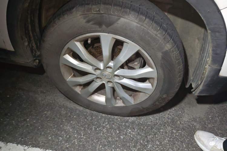 Used Dongfeng Aeolus AX7 2015 2.0L Automatic Zhiyi Trim Right Front Wheel Hub