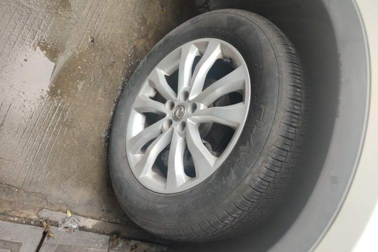 Used Dongfeng Aeolus AX7 2015 2.0L Automatic Zhiyi Trim Right Front Wheel Hub