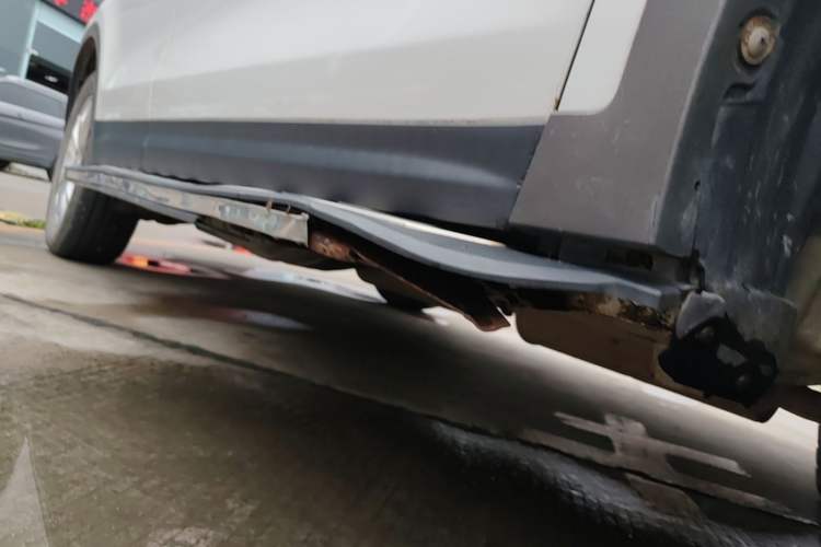 Used Dongfeng Aeolus AX7 2015 2.3L Automatic ZhiZun Version Right Side Sill