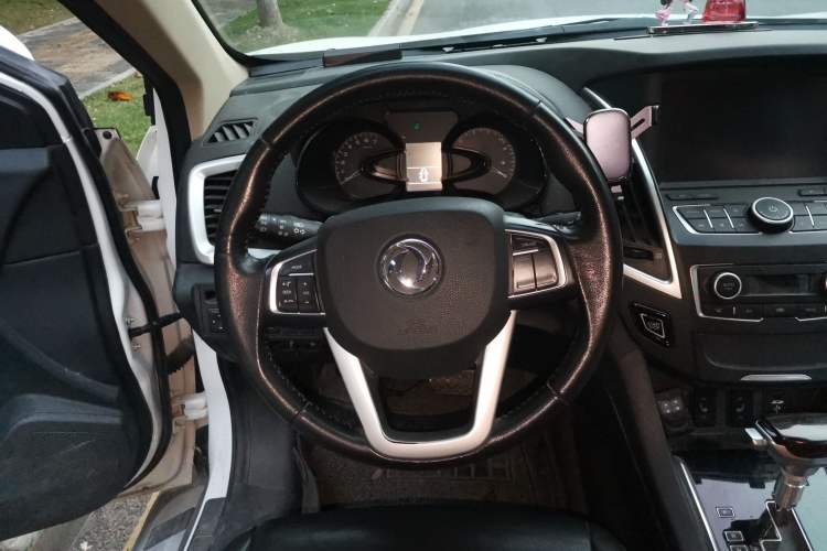 Used Dongfeng Aeolus AX7 2015 2.3L Automatic ZhiZun Version Steering Wheel