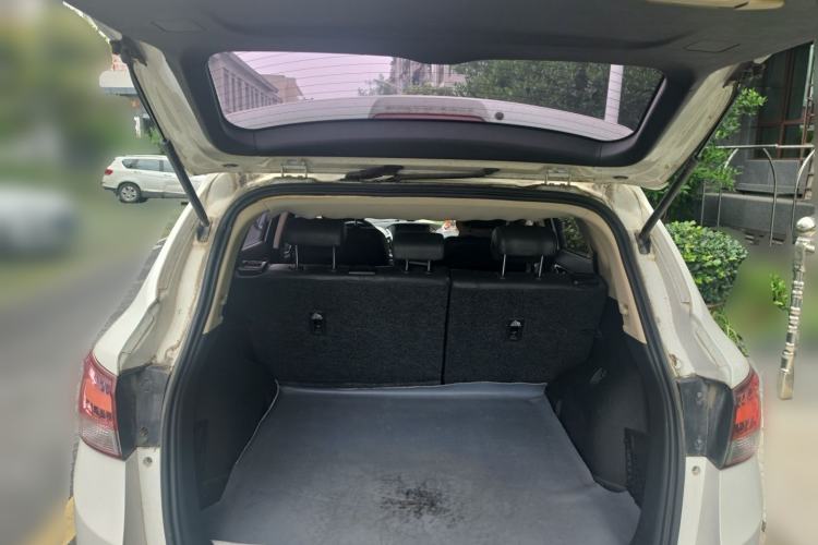 Used Dongfeng Aeolus AX7 2015 2.0L Manual Zhiyi Trim Trunk