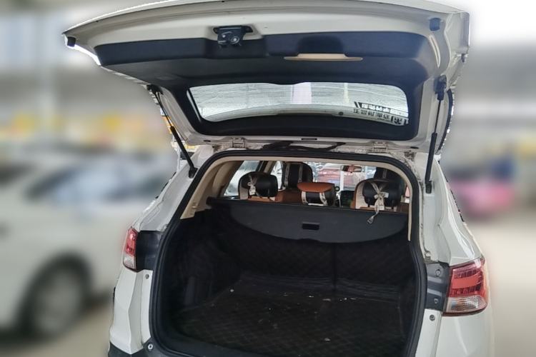Used Dongfeng Aeolus AX7 2015 2.0L Manual Zhiyi Trim Trunk