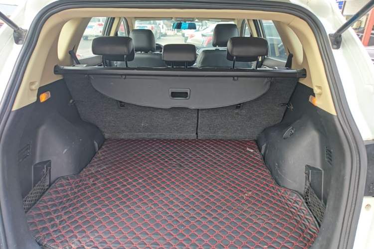 Used Dongfeng Aeolus AX7 2015 2.0L Automatic Zhiyi Trim Trunk