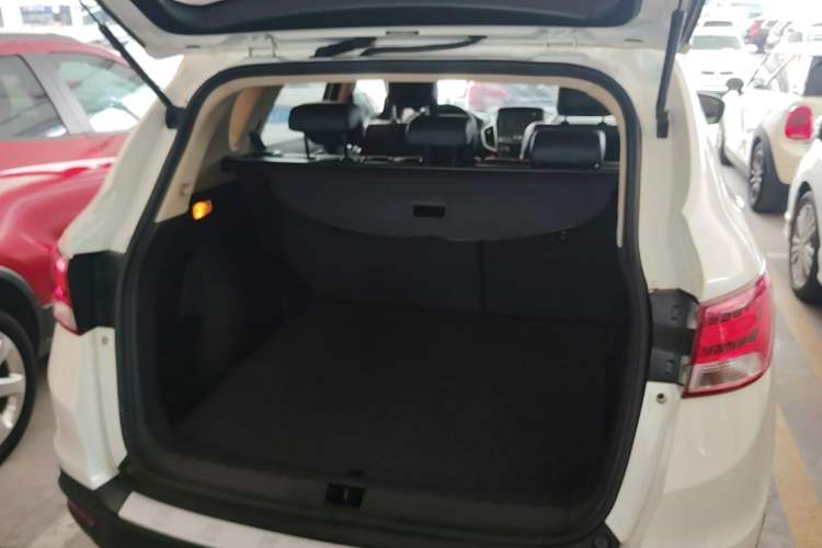 Used Dongfeng Aeolus AX7 2015 2.0L Automatic Zhiyi Trim Trunk