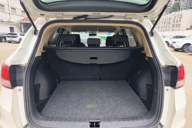 Used Dongfeng Aeolus AX7 2015 2.0L Manual Zhiyue Model Trunk