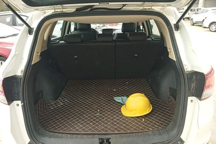 Used Dongfeng Aeolus AX7 2015 2.0L Manual Zhiyi Trim Trunk