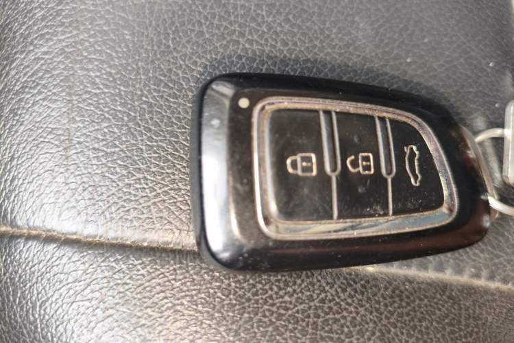 Used Dongfeng Aeolus AX7 2015 2.0L Manual Zhiyi Trim Vehicle Key