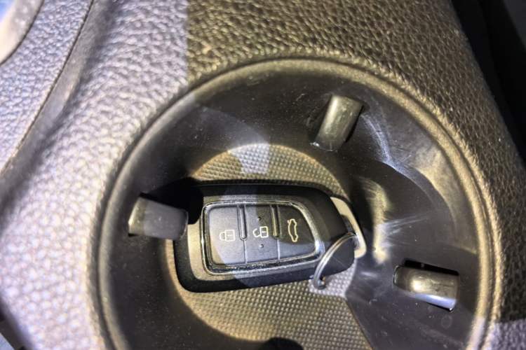 Used Dongfeng Aeolus AX7 2015 2.0L Manual Zhiyi Trim Vehicle Key