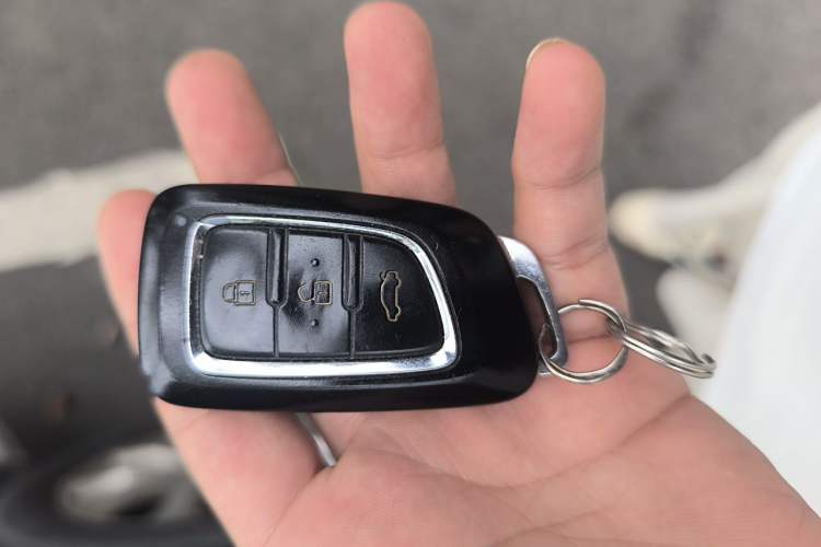 Used Dongfeng Aeolus AX7 2015 2.3L Automatic ZhiZun Version Vehicle Key
