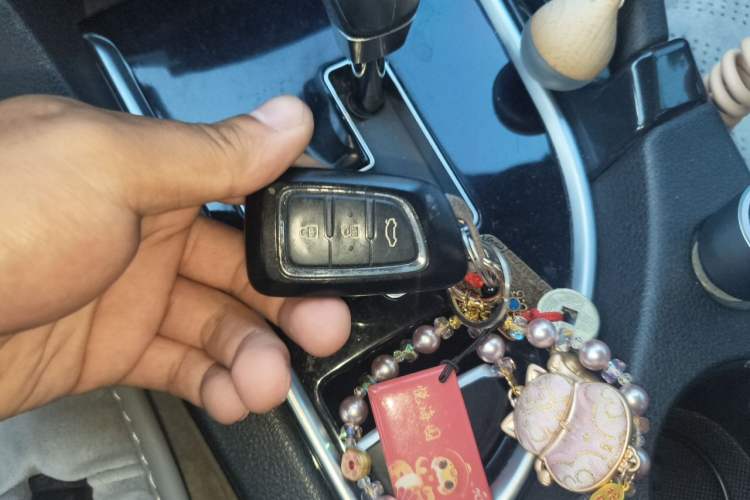 Used Dongfeng Aeolus AX7 2015 2.0L Automatic Zhiyi Trim Vehicle Key