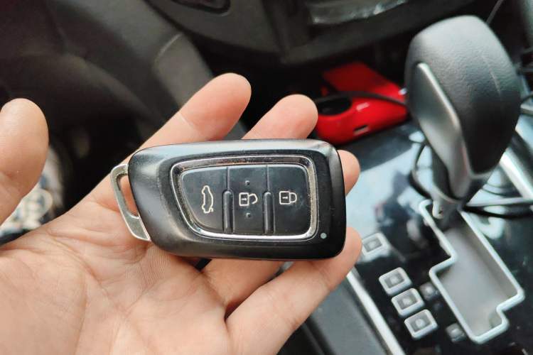 Used Dongfeng Aeolus AX7 2015 2.0L Automatic Zhiyi Trim Vehicle Key