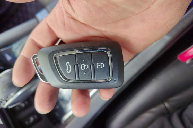 Used Dongfeng Aeolus AX7 2015 2.3L Automatic ZhiZun Version Vehicle Key