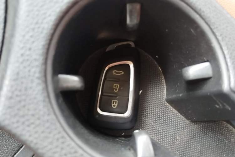 Used Dongfeng Aeolus AX7 2015 2.0L Manual Zhiyi Trim Vehicle Key
