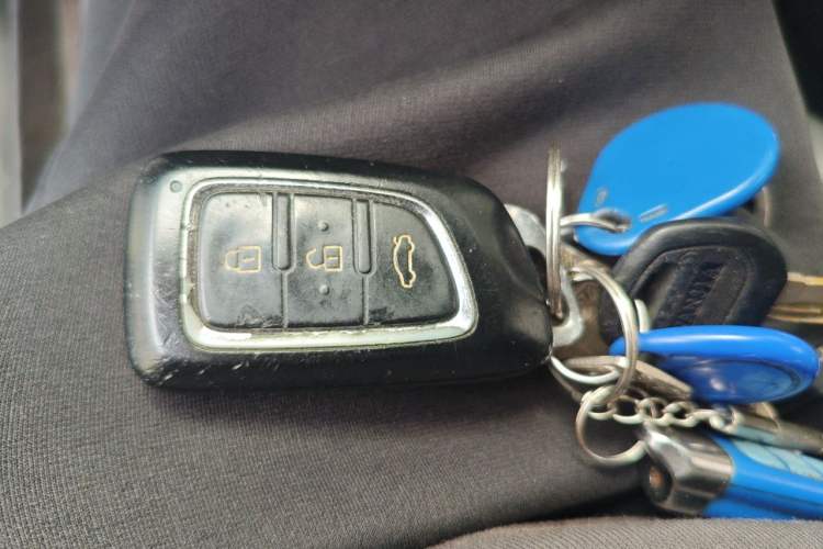 Used Dongfeng Aeolus AX7 2015 2.0L Manual Parade Edition Vehicle Key