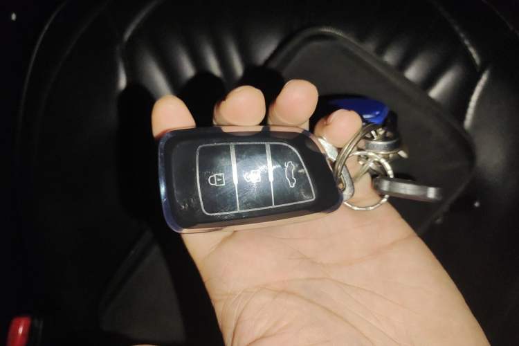 Used Dongfeng Aeolus AX7 2015 2.3L Automatic ZhiZun Version Vehicle Key