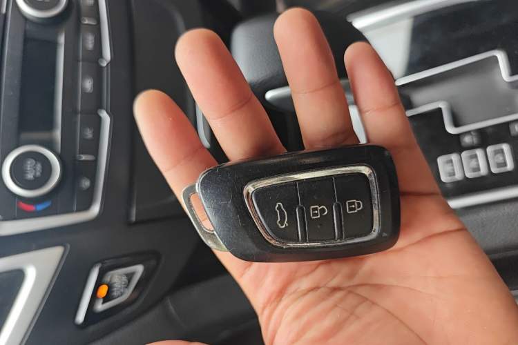 Used Dongfeng Aeolus AX7 2015 2.3L Automatic ZhiZun Version Vehicle Key