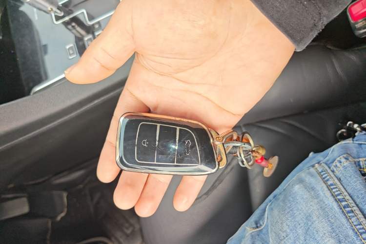 Used Dongfeng Aeolus AX7 2015 2.0L Automatic Zhiyi Trim Vehicle Key
