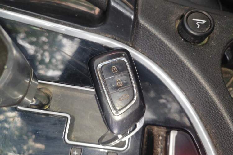 Used Dongfeng Aeolus AX7 2015 2.0L Automatic Zhiyi Trim Vehicle Key