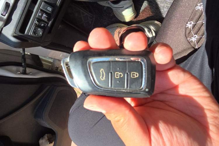 Used Dongfeng Aeolus AX7 2015 2.0L Automatic Zhiyi Trim Vehicle Key