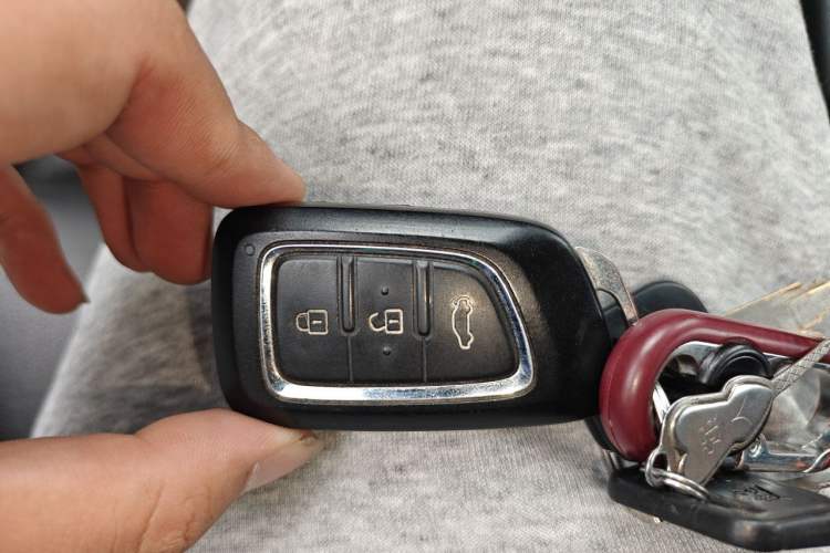 Used Dongfeng Aeolus AX7 2015 2.0L Manual Zhiyi Trim Vehicle Key