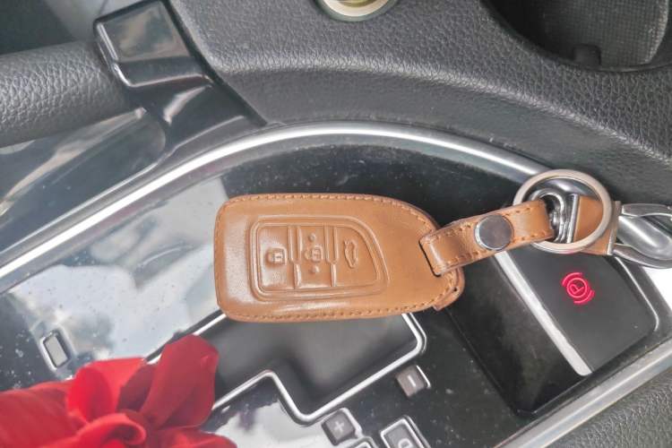 Used Dongfeng Aeolus AX7 2015 2.0L Automatic Zhiyi Trim Vehicle Key