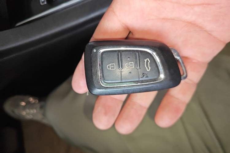 Used Dongfeng Aeolus AX7 2015 2.0L Automatic Zhiyi Trim Vehicle Key