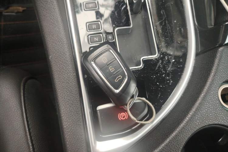 Used Dongfeng Aeolus AX7 2015 2.0L Automatic Zhiyi Trim Vehicle Key