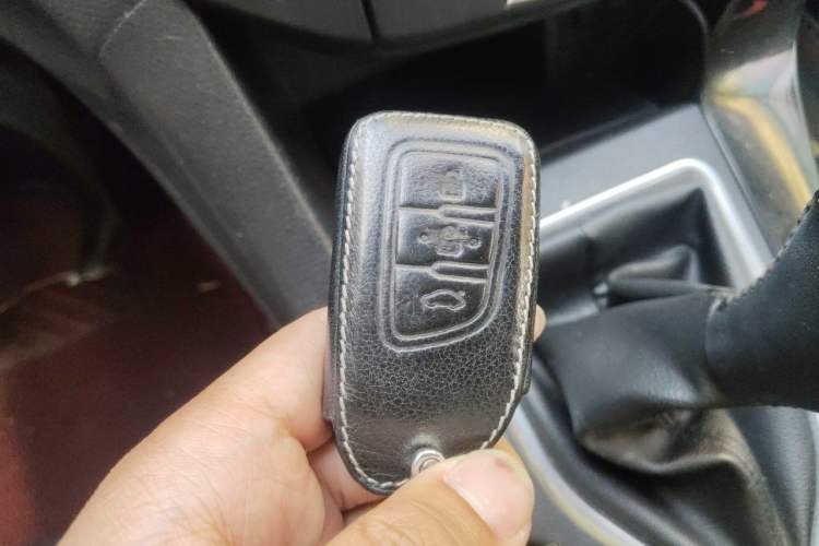 Used Dongfeng Aeolus AX7 2015 2.0L Manual Zhiyi Trim Vehicle Key