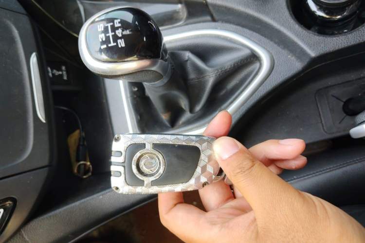 Used Dongfeng Aeolus AX7 2015 2.0L Manual Zhiyi Trim Vehicle Key