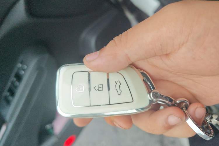 Used Dongfeng Aeolus AX7 2015 2.3L Automatic ZhiZun Version Vehicle Key