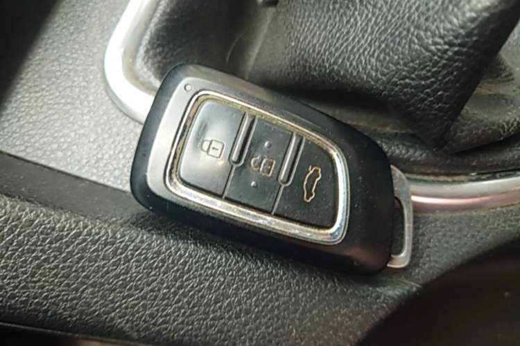Used Dongfeng Aeolus AX7 2015 2.0L Manual Zhiyi Trim Vehicle Key