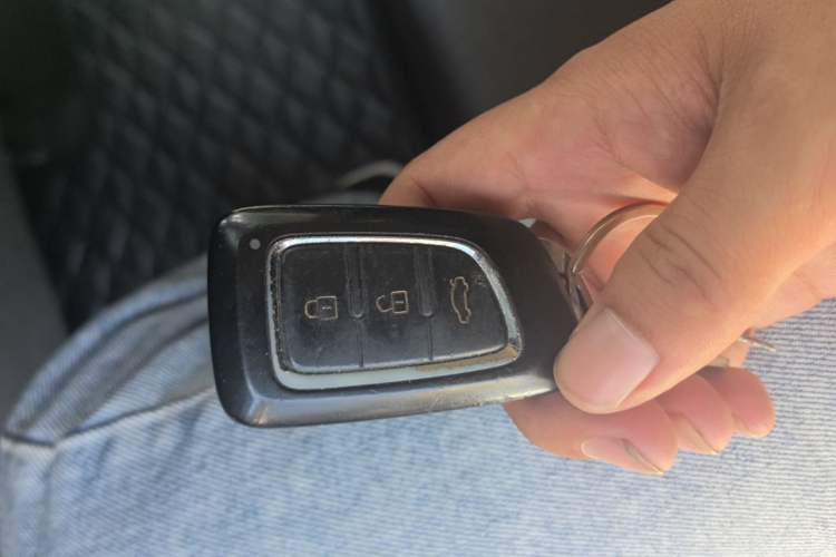 Used Dongfeng Aeolus AX7 2015 2.0L Automatic Zhiyi Trim Vehicle Key
