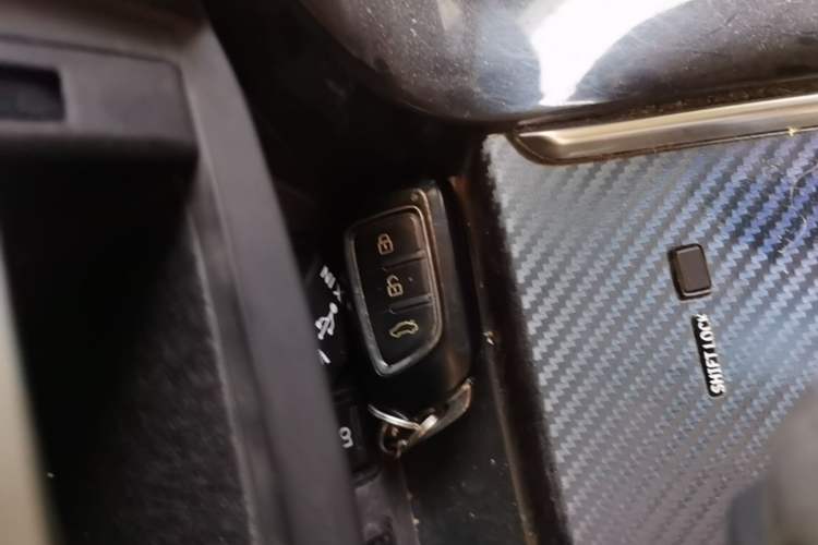 Used Dongfeng Aeolus AX7 2015 2.3L Automatic ZhiZun Version Vehicle Key