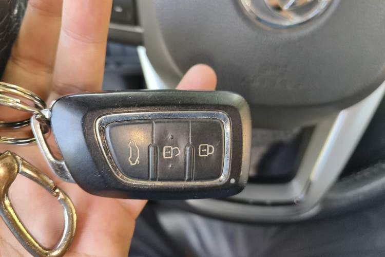 Used Dongfeng Aeolus AX7 2015 2.0L Manual Zhiyi Trim Vehicle Key