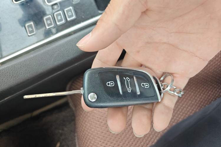 Used Dongfeng Aeolus AX7 2015 2.0L Automatic Zhiyue Version Vehicle Key