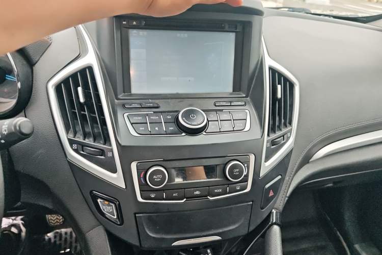 Used Dongfeng Aeolus AX7 2016 1.4T Manual Zhuyue Model Audio And AC Panel